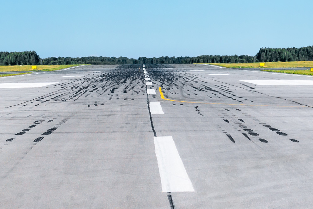 this picture shows a runway ready for runway cleaning