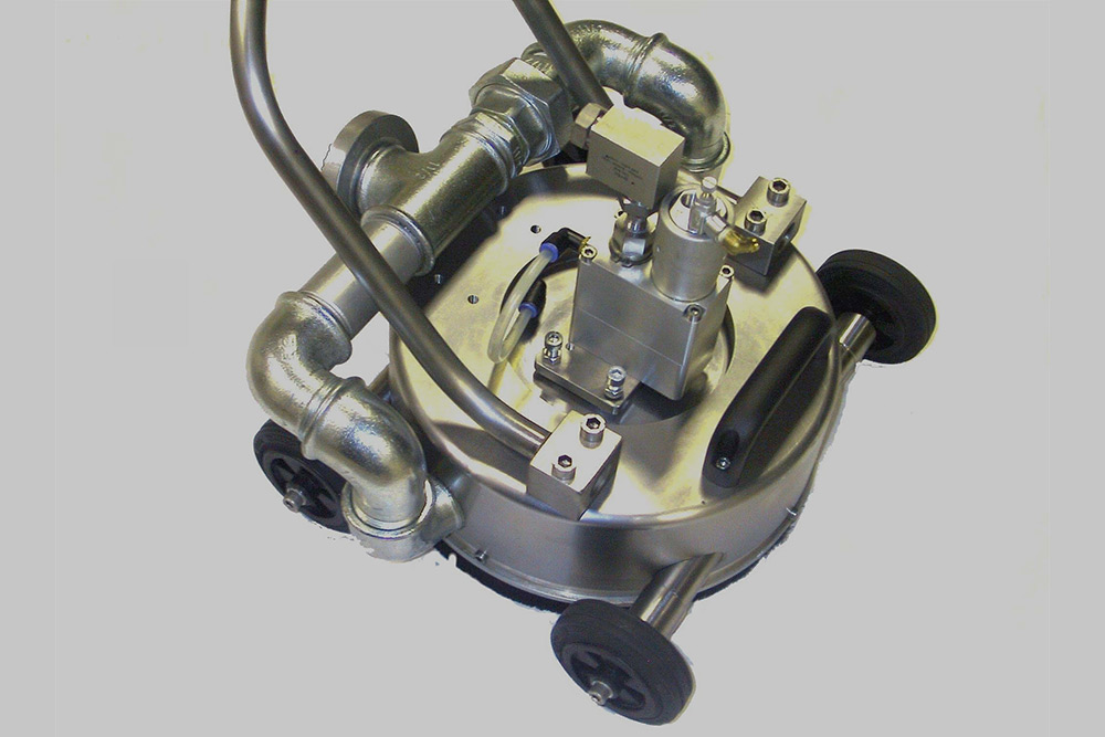 The KAMAT High-Pressure Surface Cleaner 3000 Air (here top view) is a mobile surface cleaner - pneumatically driven for smooth surfaces like steel and concrete and to strip color.